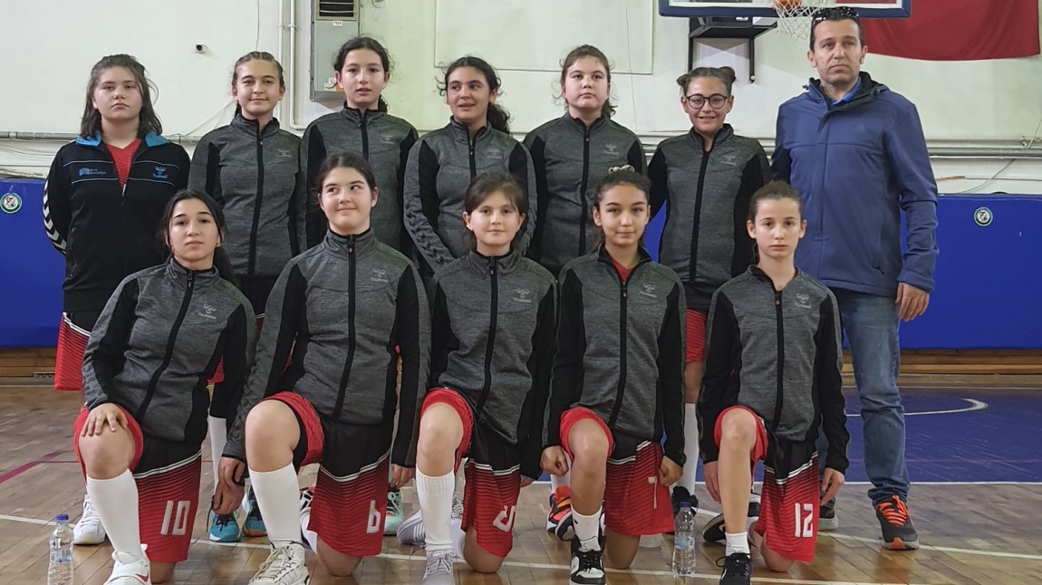 Ortakent Kerem Aydınlar Ortaokulu Küçük Kızlar Basketbol Takımı